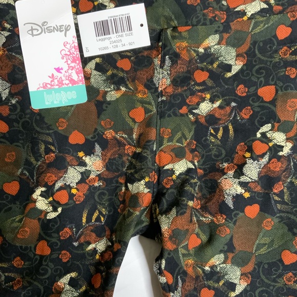 ❤️Soft Buttery Leggings Disney. NWT  Queen of Hearts - Picture 2 of 4